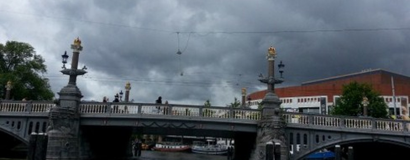 AMSTERDAM DIJALEKTIČKI  GRAD BEZ ZAVJESA