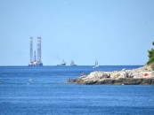 U KUVAJTU, ARABIJI, TEKSASU ILI NORVEŠKOJ BILO BI NEZAMISLIVO PITANJE HOĆEMO LI VADITI NAFTU?