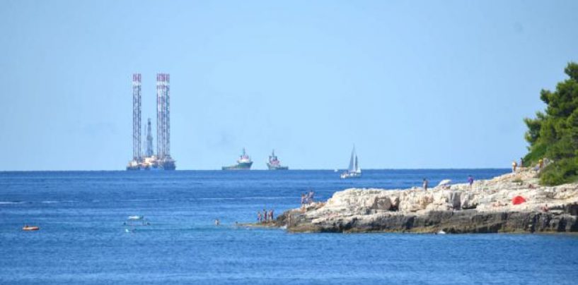 U KUVAJTU, ARABIJI, TEKSASU ILI NORVEŠKOJ BILO BI NEZAMISLIVO PITANJE HOĆEMO LI VADITI NAFTU?