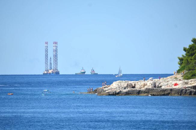 ------ MAGAZIN, 8.STR,KOLOR 6 STUPACA!!