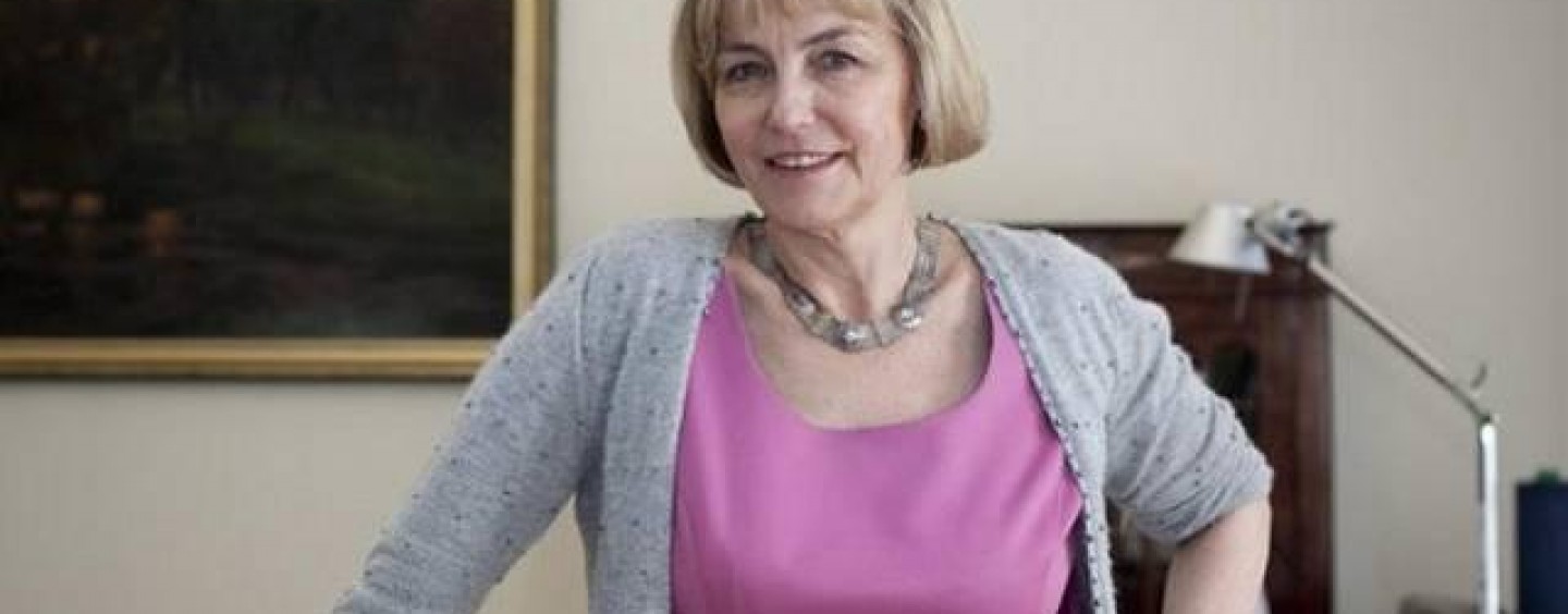 ŠEFICA ANDREE ZLATAR NA OSAM KARTICA ISPEGLALA 711 TISUĆICA