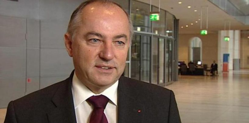 HRVAT U BUNDESTAGU: Ukinuti pravo glasa Srbima u Hrvatskoj, srpska vlada puna idiota!