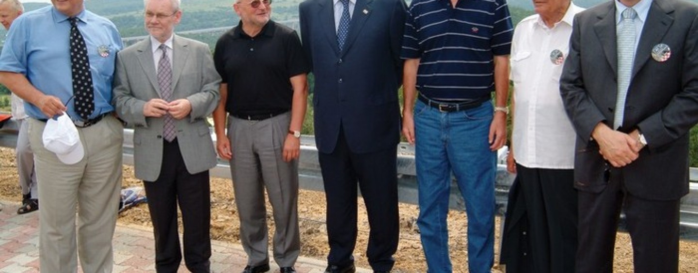 POLITIČKA ELITA JE POKRALA VIŠE OD MAFIJE