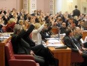 POLITIČARI I TAJKUNI SE NE ISELJAVAJU