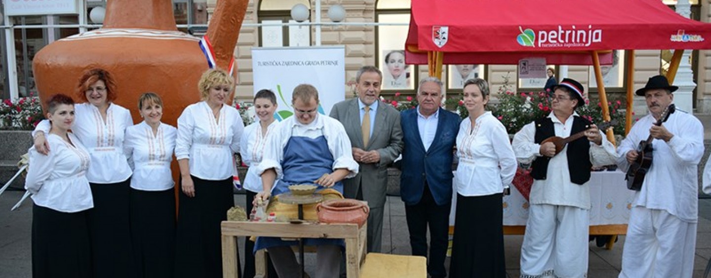 POTPISIVANJE POVELJE O SURADNJI PETRINJE I ZAGREBA