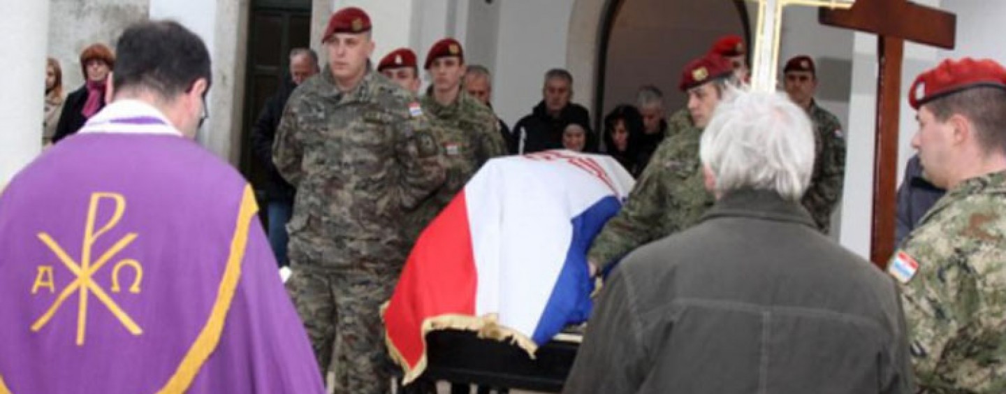 BRANITELJ SE ZAPALIO ZBOG GOSTOVANJA NARODNJAKA IZ SRBIJE