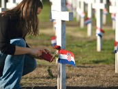 AKO DRŽAVA  ISPLAĆUJE ODŠTETU STRADALIM SRBIMA ONDA  TREBA OBEŠTITI I ONE KOJI SU  POGINULI ZA HRVATSKU