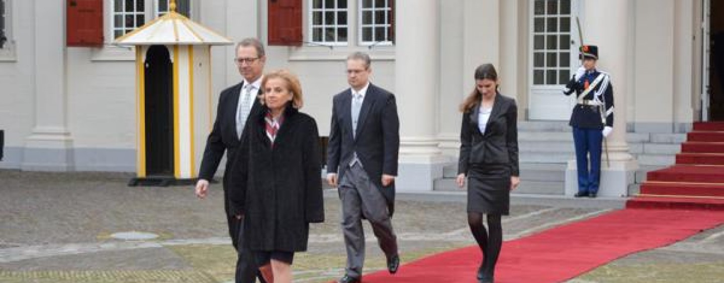 VELEPOSLANICA GUSTOVIĆ-ERCEGOVAC PREDALA VJERODAJNICE NIZOZEMSKOM KRALJU