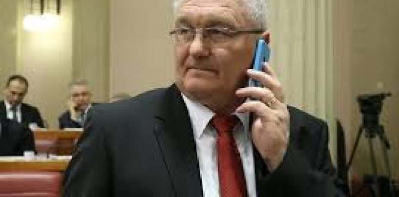 ZABRANITI TELEFONIRANJE NA SJEDNICAMA SABORA