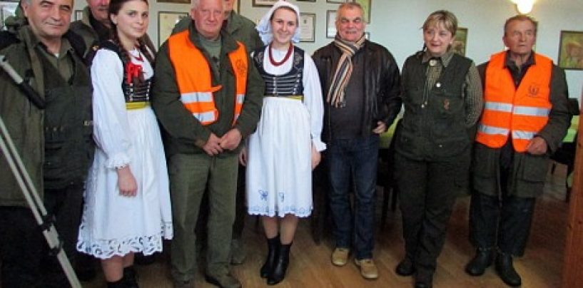 17 GENERALA U LOVU U GENERALSKOM STOLU