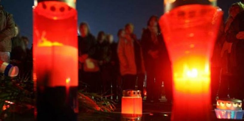 KOPRIVNIČKI BRANITELJI TRADICIONALNO U PONOĆ  ZAPALILI SVIJEĆE