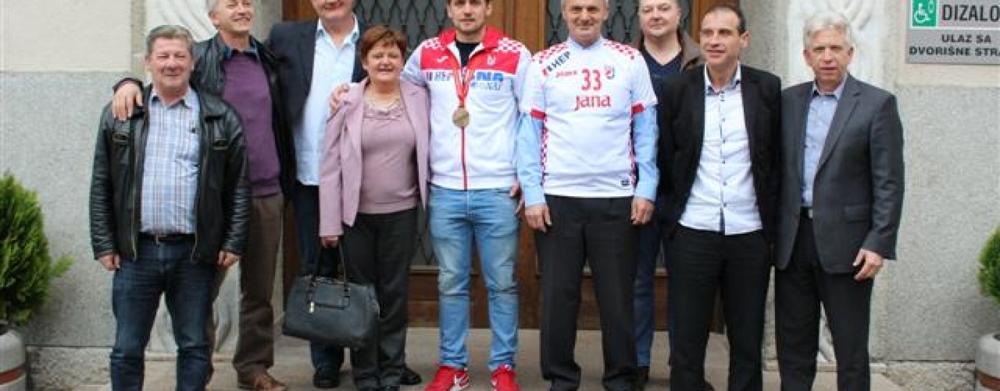 GRADONAČELNIK OGULINA PRIMIO REPREZENTATIVCA CINDRIĆA