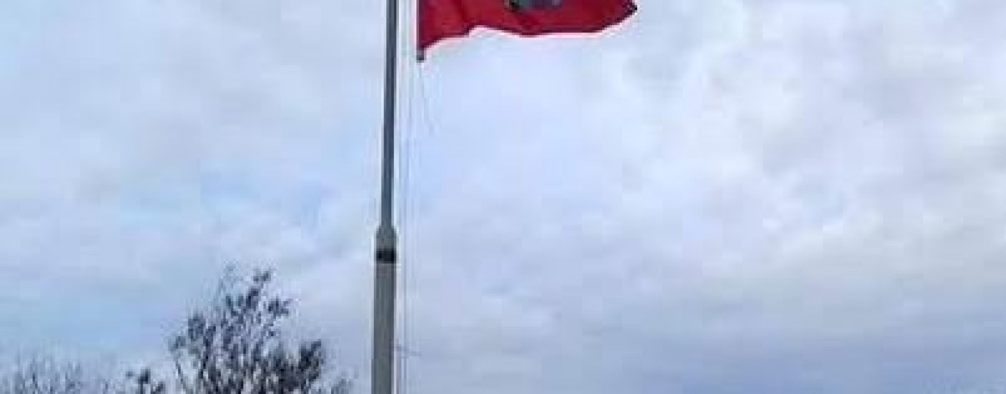 U SISKU NAOPAKO POSTAVLJENE DRŽAVNE ZASTAVE