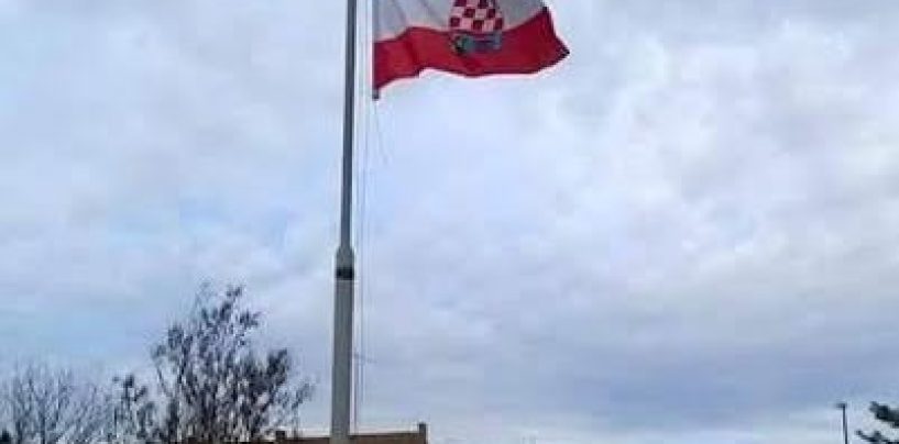 U SISKU NAOPAKO POSTAVLJENE DRŽAVNE ZASTAVE