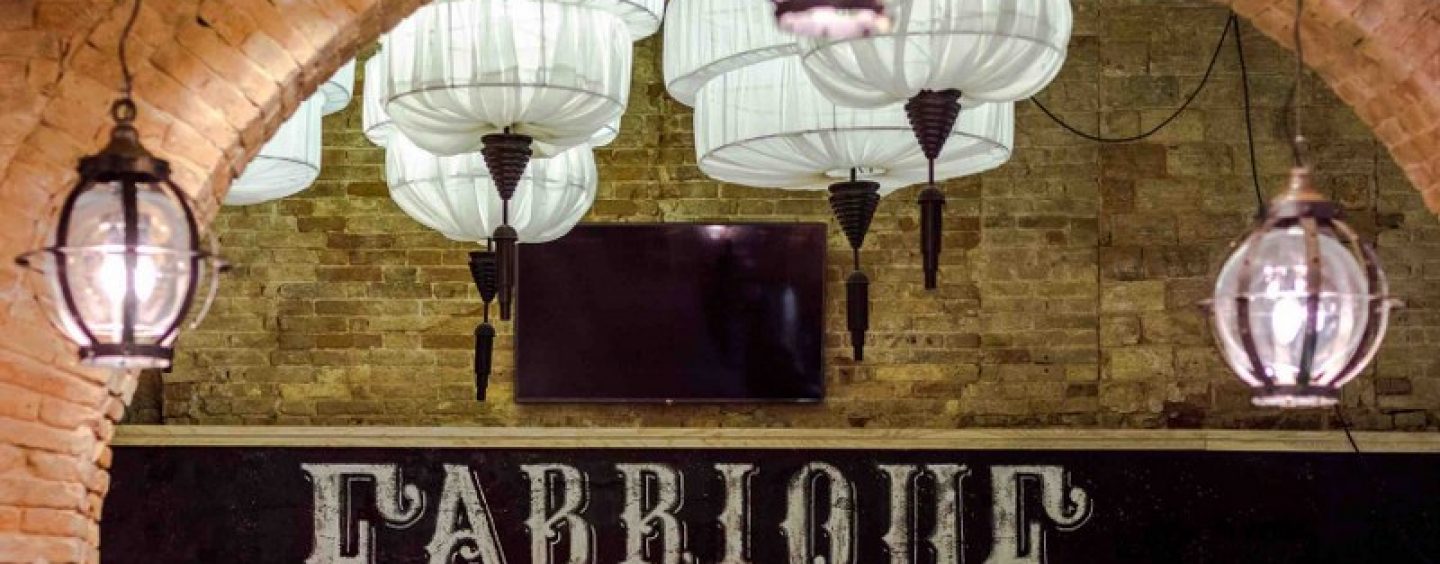 PUB FABRIQUE U SPLITSKOJ PALAČI DEŠKOVIĆ