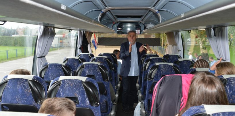 DVA ISPRAĆAJA DJECE NA LJETOVANJE