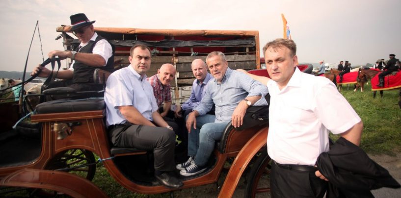 BLOKIRANI VJERUJU  SREĆI