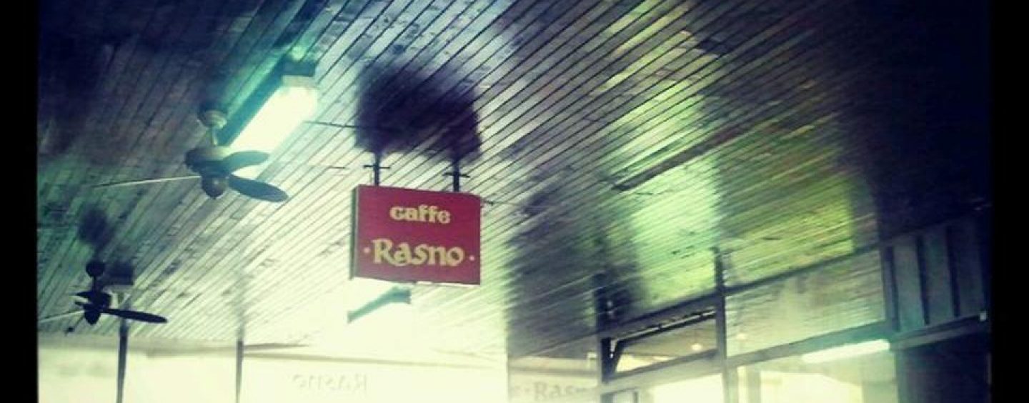 U KAFIĆU RASNO KONOBAR JE TRAŽIO DA LIŽEM WC