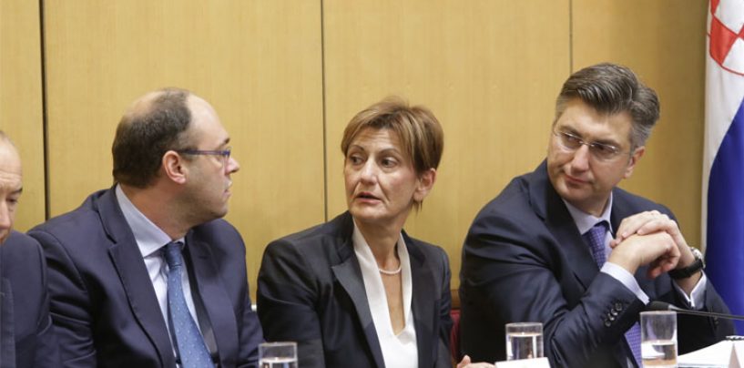 SJEDNICE VLADE TREBA ODRŽATI U VUKOVARU I ŠKABRNJI