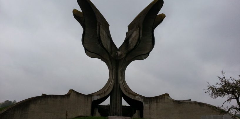 BEZBROJ NIJANSI SIVE