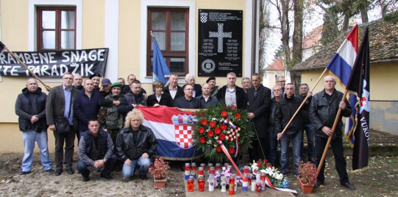 A-HSP POZIVA NA PROSVIJED ZBOG SKIDANJA SPOMEN PLOČE HOSOVCIMA
