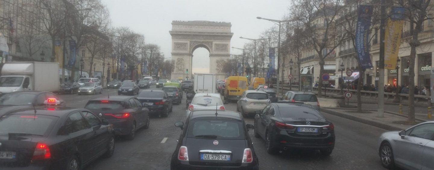 PARIZ I ZIMI IMA SVOJ ŠARM