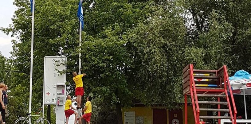 NA JARUNU PODIGNUTE PLAVE ZASTAVE