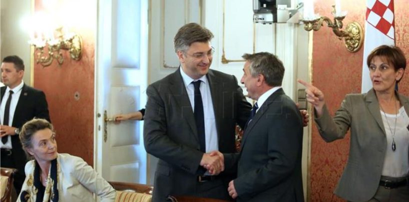 DRŽAVA U KOJOJ JE OD POLITIČARA NAJPOPULARNIJI NITKO (23%)