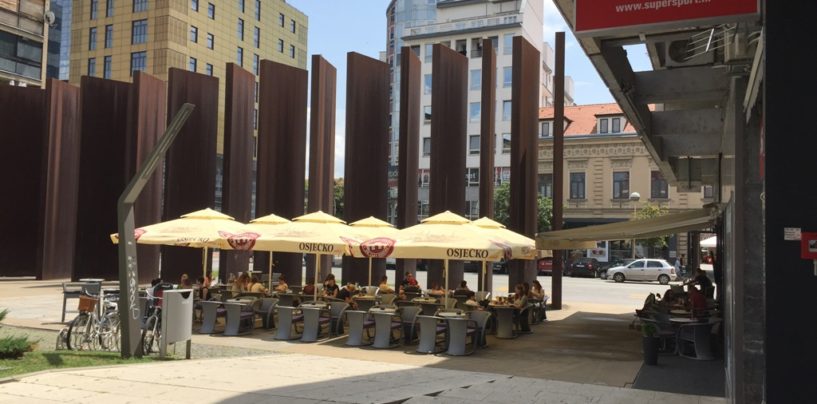 PORED SREDIŠNJEG SPOMENIKA BRANITELJIMA I STRADALNICIMA U OSIJEKU POSTAVLJENA TERASA