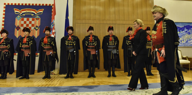 KRAVAT PUKOVNIJA KOD PREDSJEDNICE