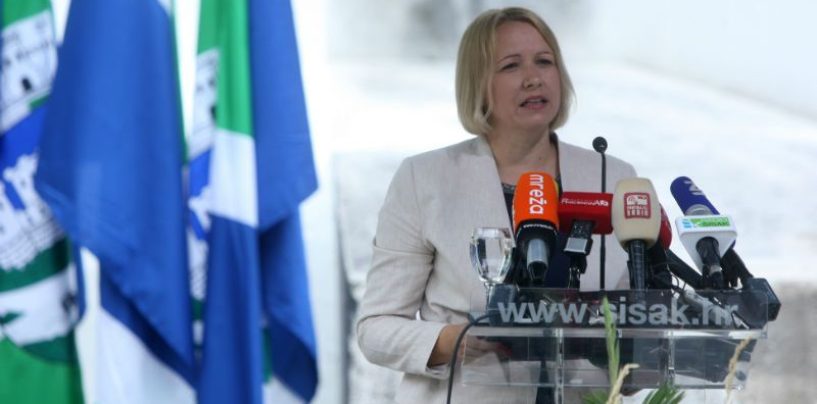 SISAČKA BISKUPIJA: KRISTINA IKIĆ BANIČEK LAŽE