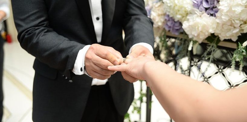 NEKE MLADE IZ ALBANIJE POKUPE NOVAC I NESTANU