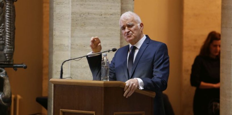 HRVATI NE MOGU NOSITI SVOJA RATNA OBILJEŽJA, A NJIHOVI NEPRIJATELJI MOGU