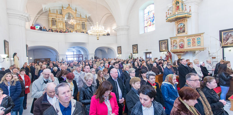 USKRSNO SLAVLJE U SISAČKOJ KATEDRALI