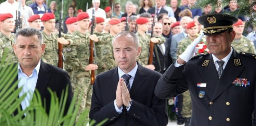 DODJELA PLAKETE GENERALU KRSTIČEVIĆU U DVORANI HVIDR-e