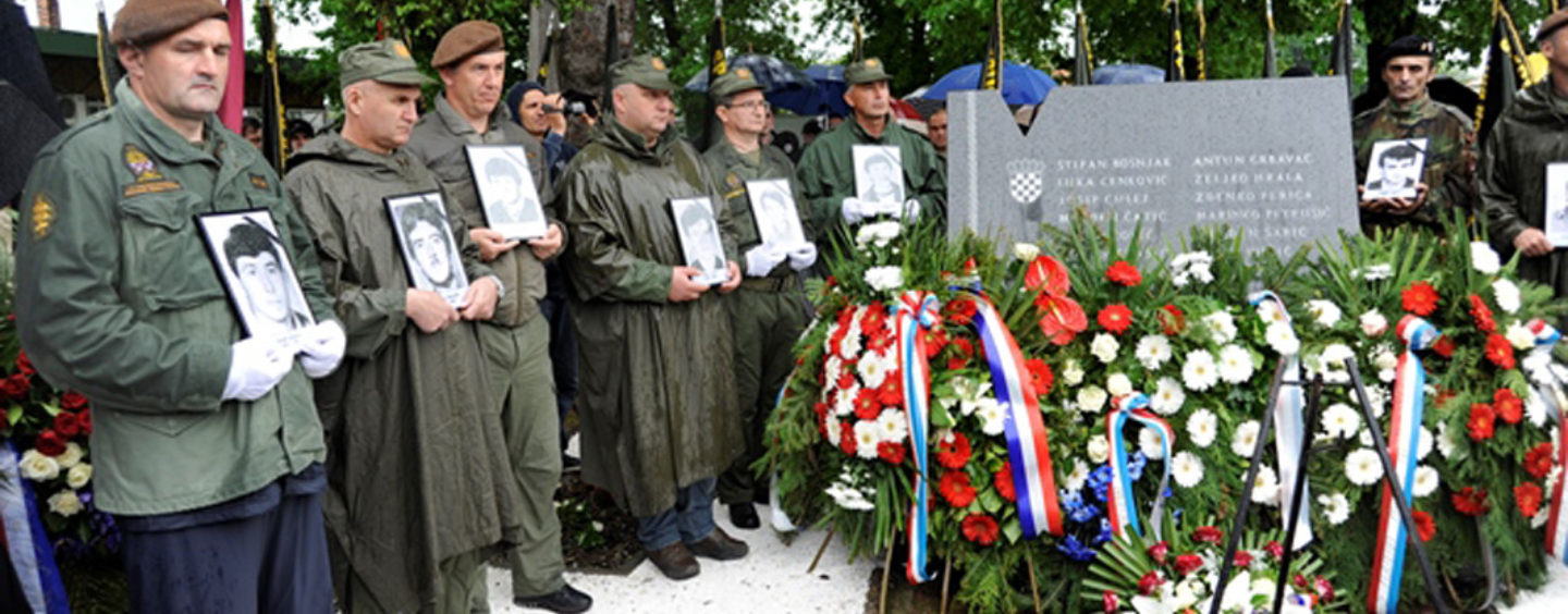 SPOMENIK U BOROVU SELU PODIGNUT JE ZAHVALJUJUĆI DRENISLAVU ŽEKIĆU
