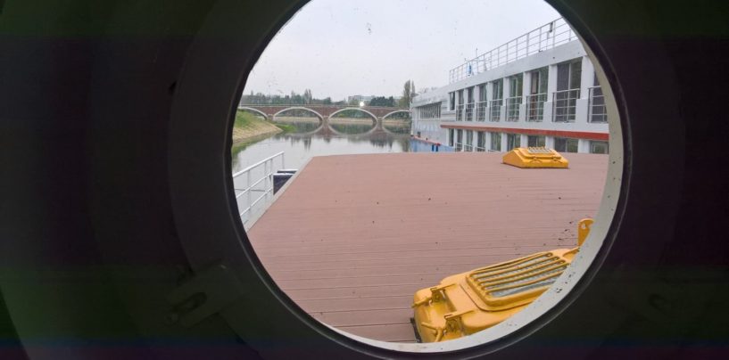 NA KRUZERU VICTOR HUGO KOJI UPLOVLJAVA U SISAK RADI SIN TEREZE KESOVIJE