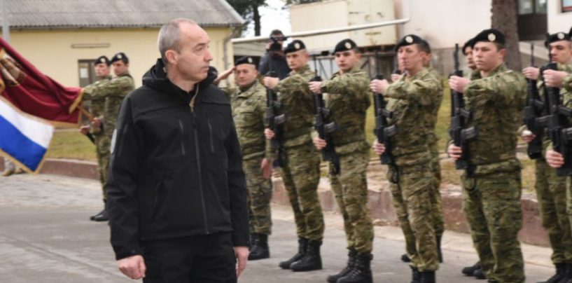 ZLATNA PLAKETA GENERALU KRSTIČEVIĆU