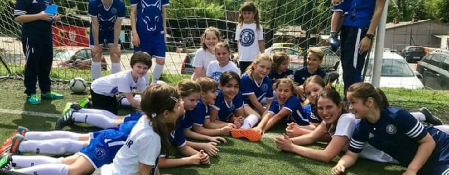 PRVE DJEVOJČICE NA DJEČJEM KUPU U CRIKVENICI