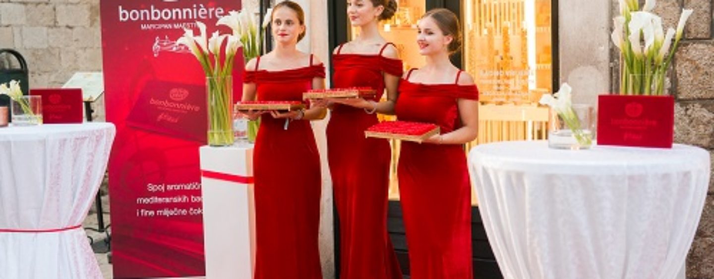 NOVOUREĐENA KRAŠ BOBNONNIERE NA STRADUNU