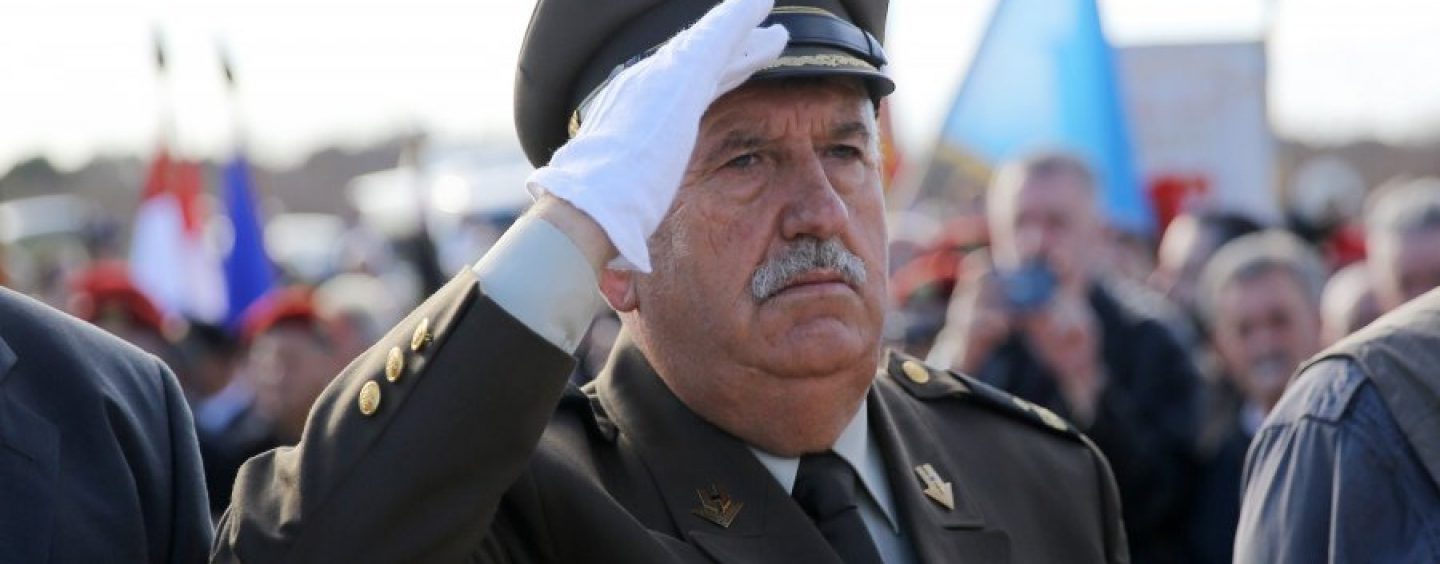 ULIZUJEMO SE SVOJIM KRVNICIMA