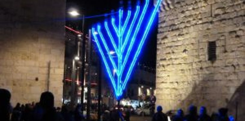 PALJENJE SVIJEĆE NA VELIKOJ MENORI