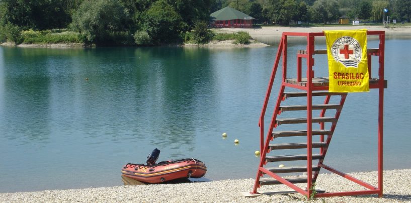 TRAŽE SE SPASIOCI NA BAZENIMA I JEZERIMA