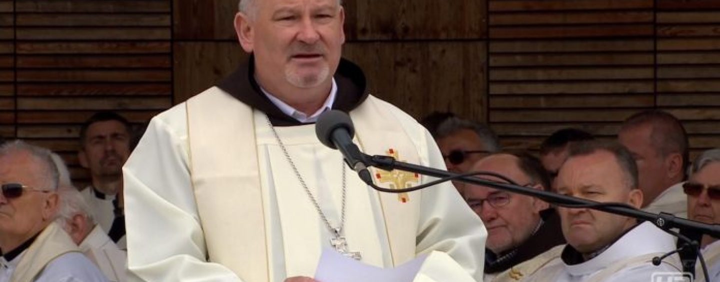 ISUSE, UČINI SRCE NAŠE PO SRCU SVOME