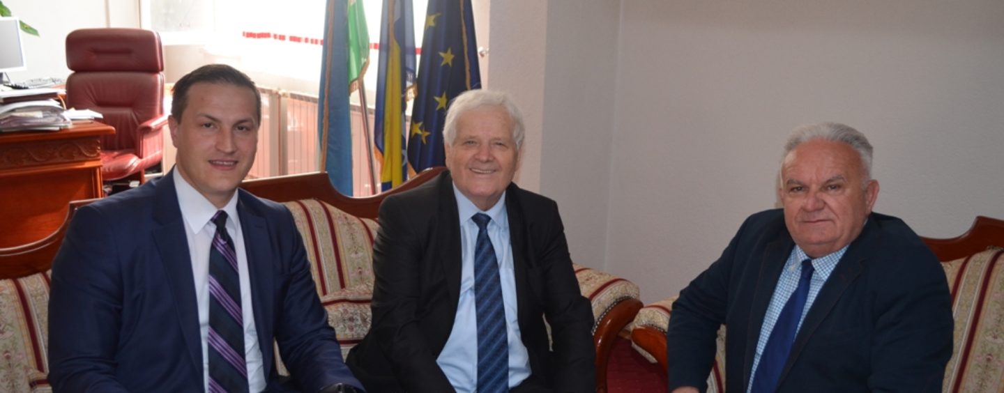 FIKRET ABDIĆ POSJETIO U PETRINJU