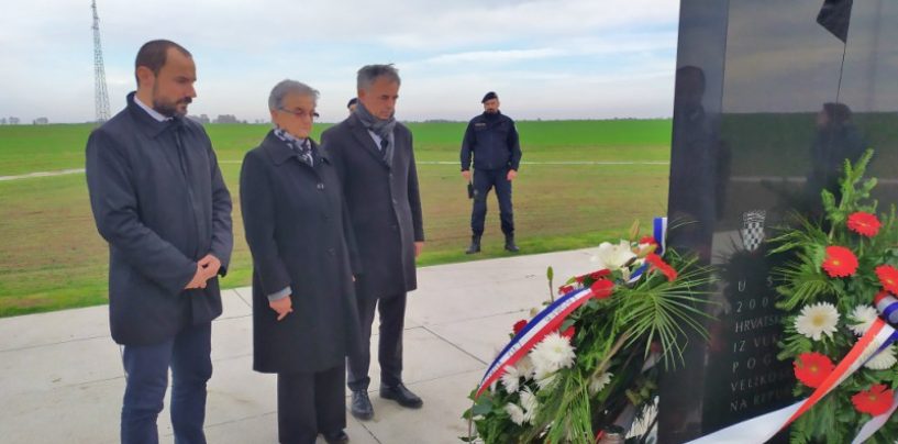 PUPOVAC OD HRVATA PRAVI BUDALE