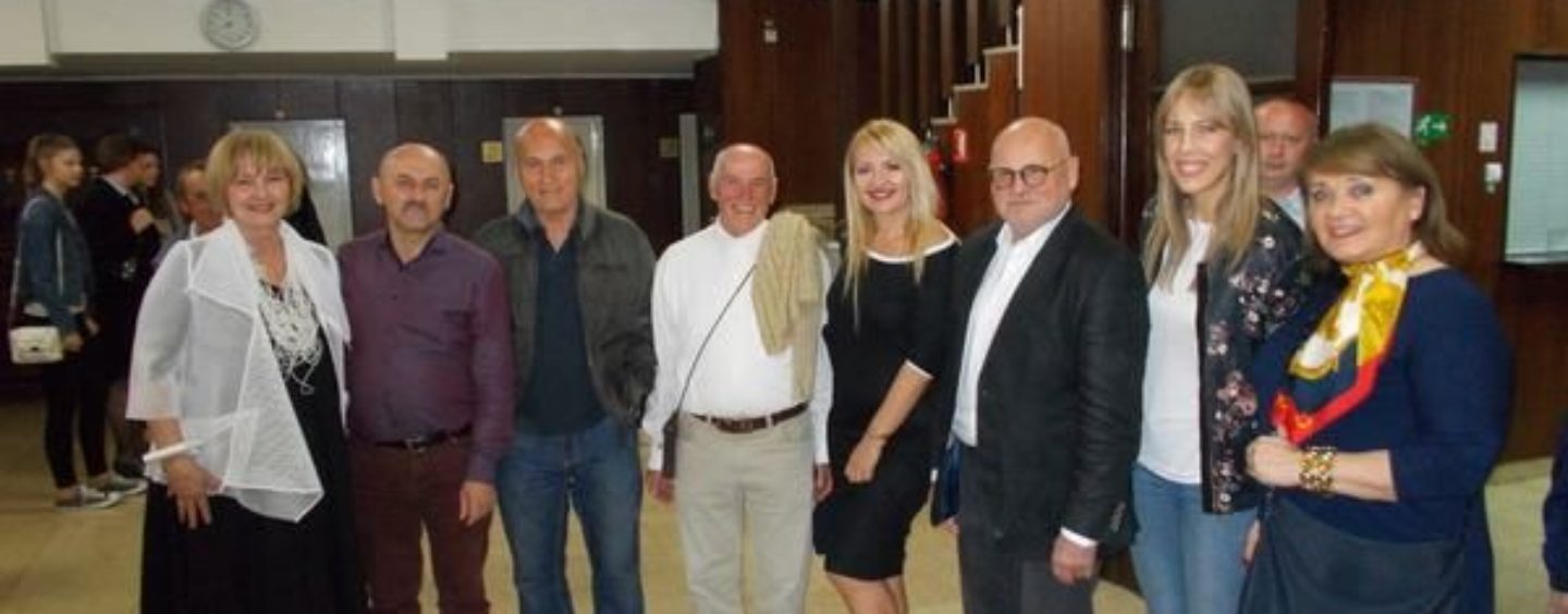 HODAKOVA MONODRAMA OKUPLJALIŠTE POZNATIH