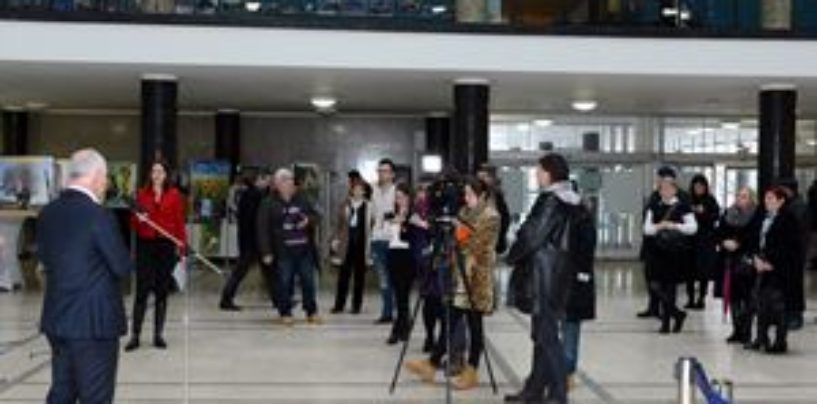 IZLOŽBA  “ŽIVE SMO”