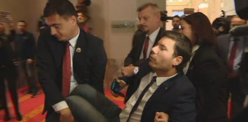 MB 365 RIS: PERNAR DISKRIMINIRA STARIJE