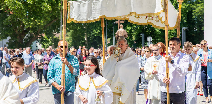 TIJELOVO U SISAČKOJ KATEDRALI